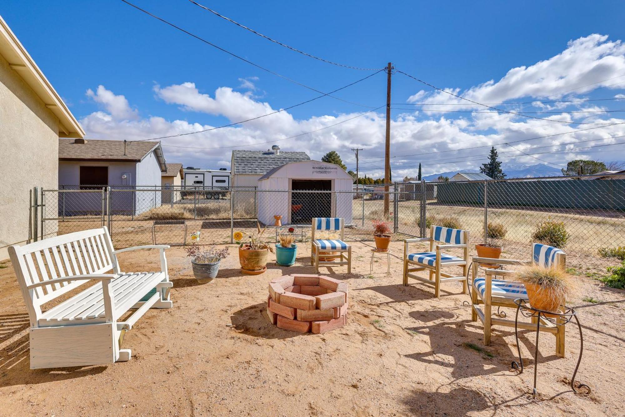 Kingman Vacation Rental With Yard And Fire Pit Kültér fotó